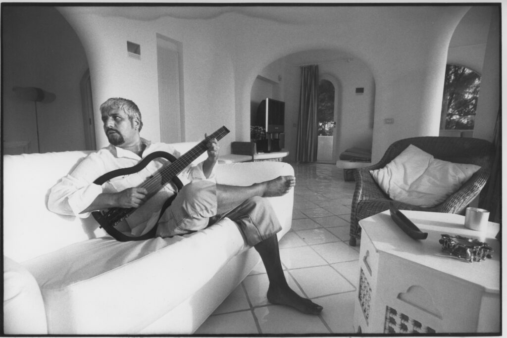 2000-Sabaudia7-by-Viti-1-1024x683 PINO DANIELE SPIRITUAL                                            Una mostra dedicata al grande artista napoletano per festeggiare il suo settantesimo compleanno nel suo ricordo