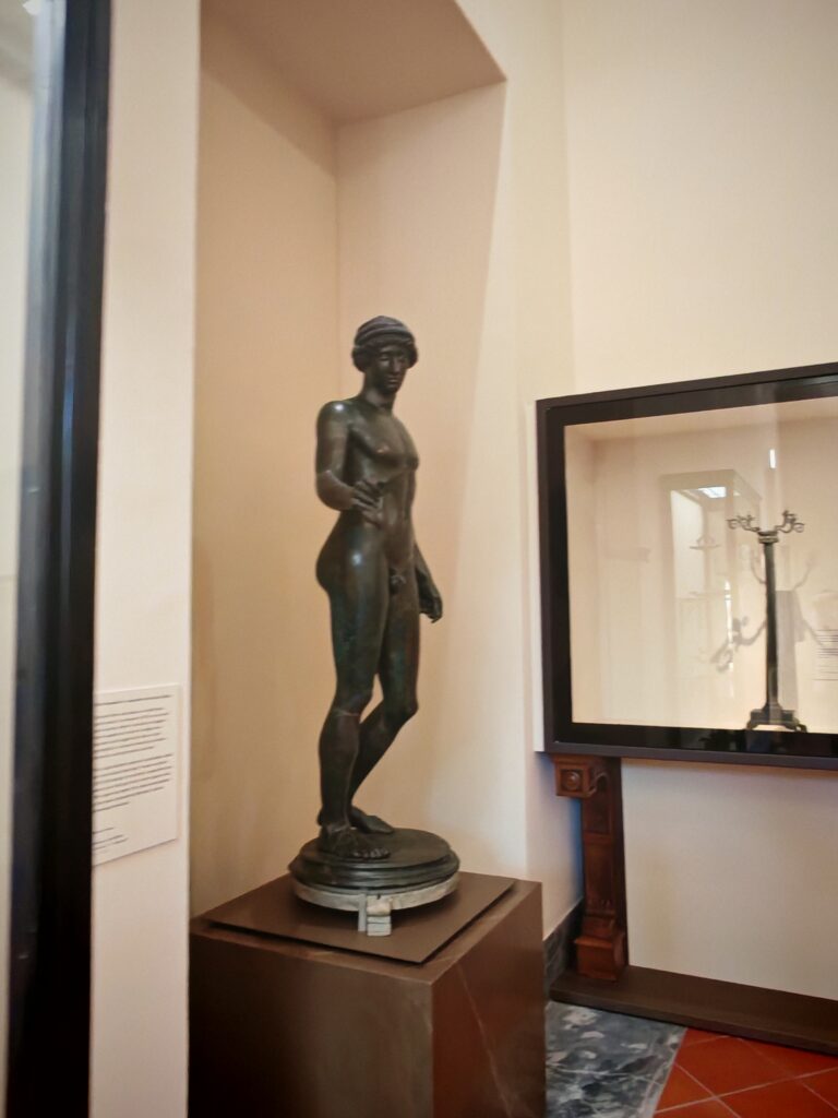 1000426416-768x1024 Domus. Gli arredi di Pompei