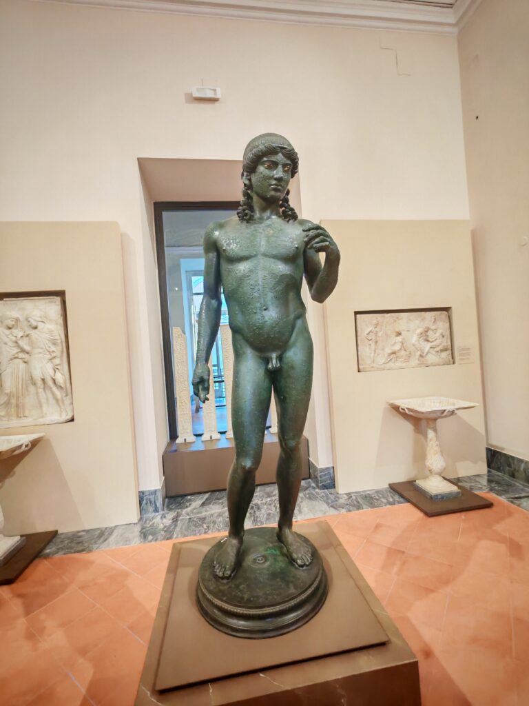 1000426433-768x1024 Domus. Gli arredi di Pompei