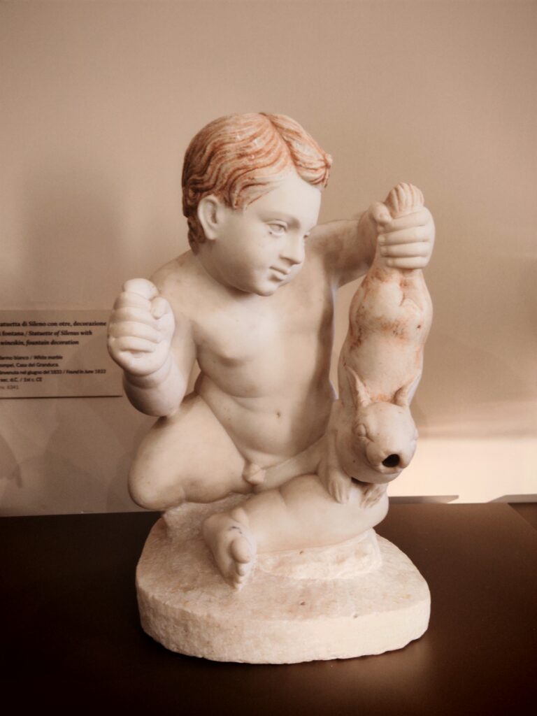 1000426450-768x1024 Domus. Gli arredi di Pompei