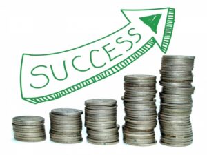 money-saving-and-passive-income-concept-idea-1588673343B18-300x225 L’economia del "Qui e Ora". Perché la Gen Z ha smesso di risparmiare per la vecchiaia