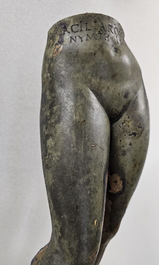 san-casciano-dei-bagni_bagno-grande_gambe-femminili-con-iscrizione_foto-sabap-si-616x1024 Etruschi e Veneti: storie di acqua, culti e santuari.